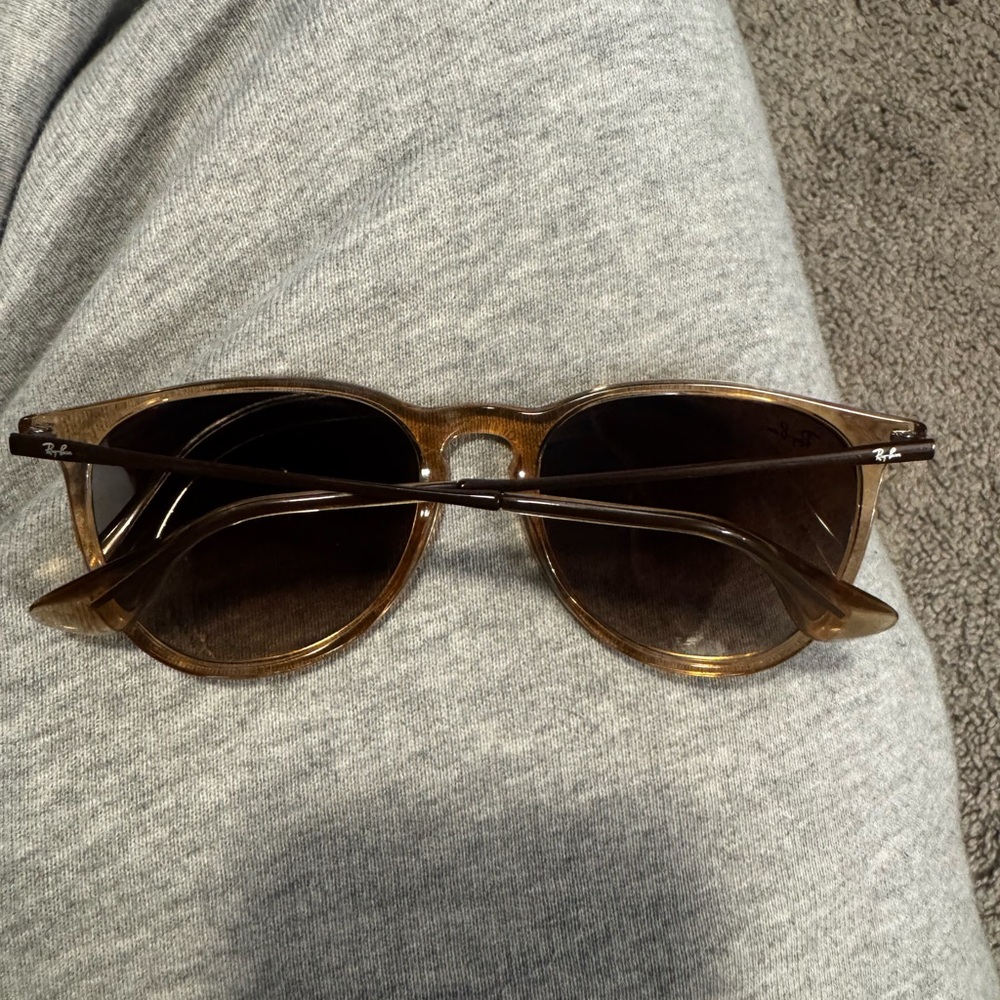 Ray-Ban Erika peach sunglasses - Picture 3 of 4